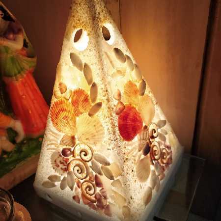 Handmade Pyramid Off White Sea Shell Mood Lamp, 25W Power With 15x12x12 Inch Size