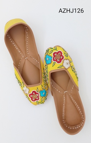 Lightweight Fashionable and Ethnic Juttis for Women