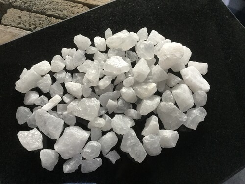 Indian Snow White Quartz aggregate / Crushed and semi - polished quartz chips / uneven shape  small 