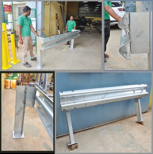 Maufacured As Per Standards Double Guard Metal Crash Barrier