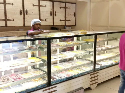 Refrigerator Display Case - Color: Transparent