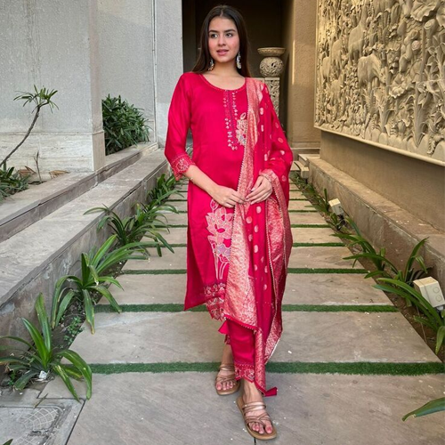 Ladies Silk Cut Work Suit Set - Color: Red