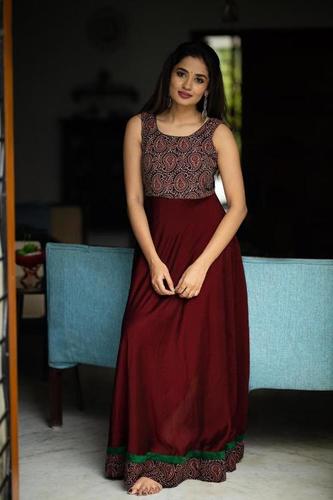 PRINTED KURTI - Cotton Slub Fabric with Print Kitket Smuth, 3-4th Sleeve Style | Washable, Available